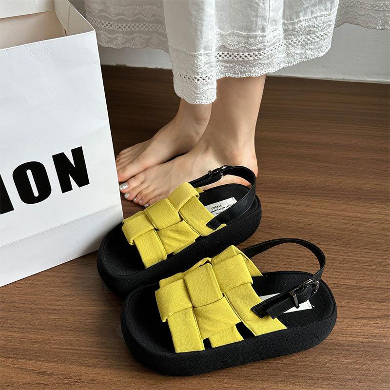 thick-soled Roman sandals for women to wear to increase the height of fairy wind summer 2025 new models with skirts, beach cool slippers