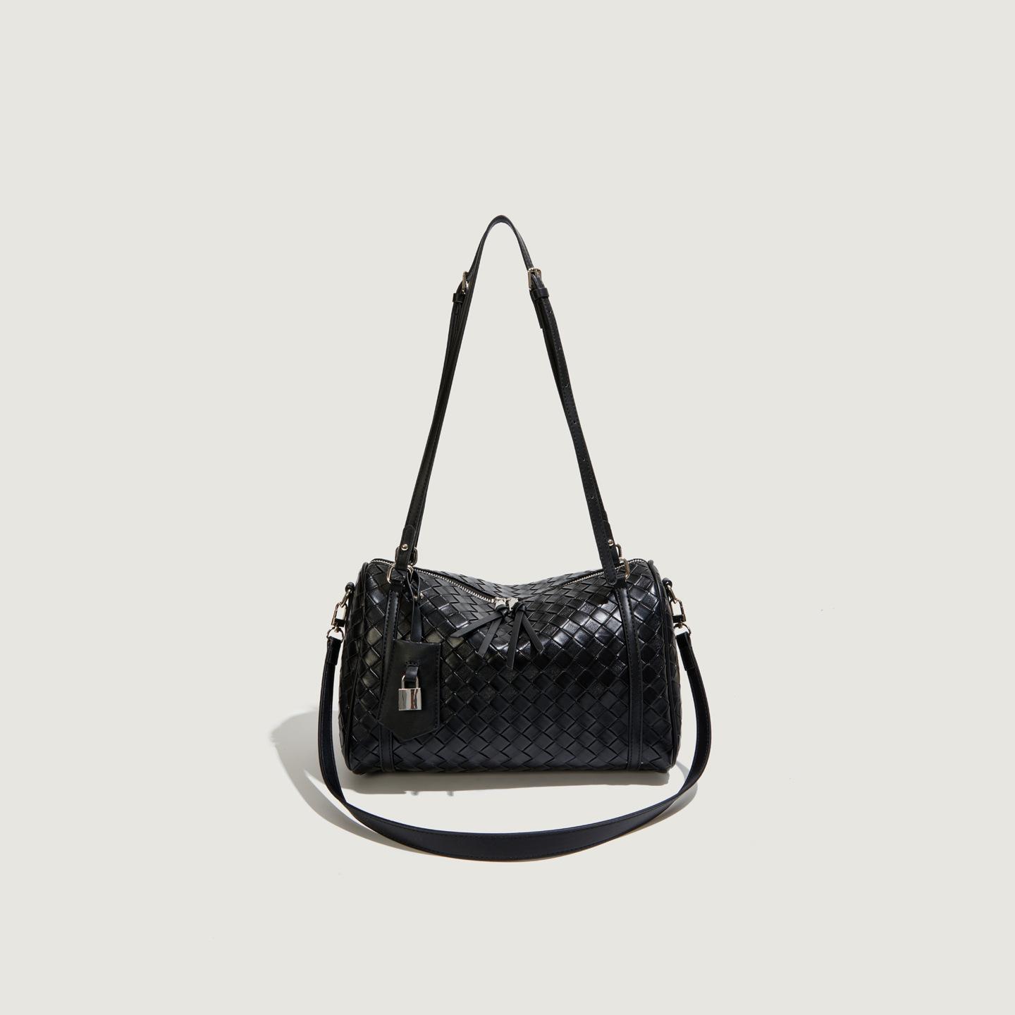 

Single Shoulder Bag, New Soft Leather Woven Pattern Bowling Bag, Fashionable Large Capacity Tote Bag, Versatile Commuting Crossbody Bag чорний