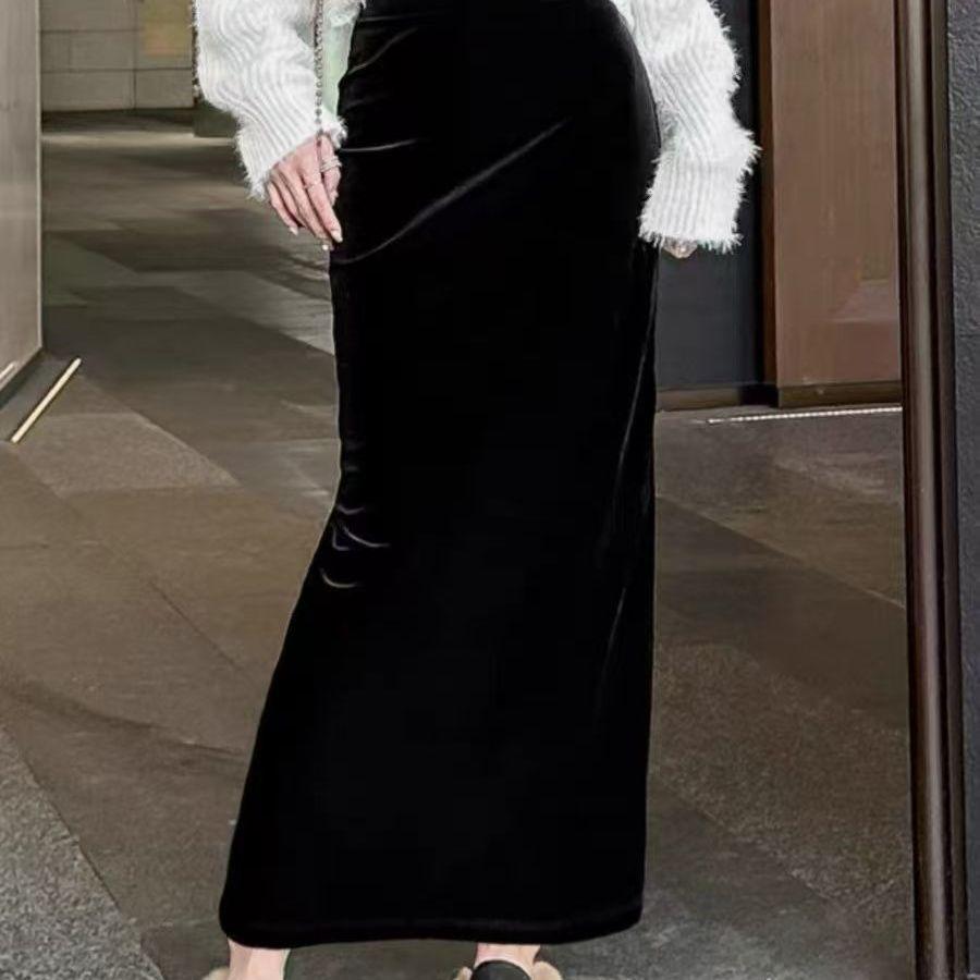 Retro Black High-Waisted Velvet Midi Skirt with Slit – Perfect for Autumn and Winter