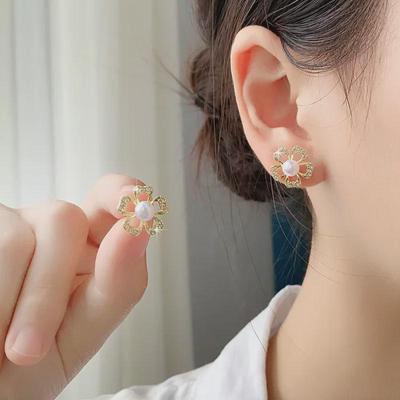 Orecchini Classici Fiore di Perla in Argento S925 - Elegante Stile da Pendolare