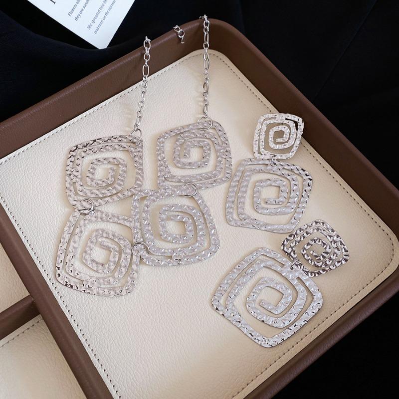 Folded square earrings, necklace, personalized niche design, jewelry set, light luxury and high-end jewelry.