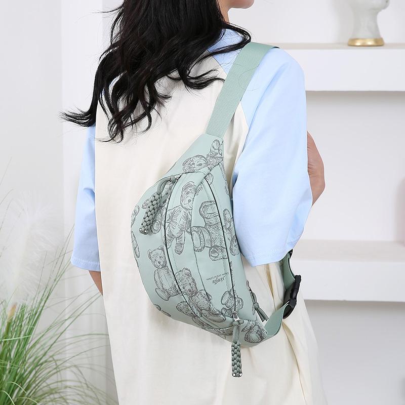 Unisex Bear Print Fanny Pack – Waterproof Nylon Waist Bag for City Walks, Lightweight & Adjustable