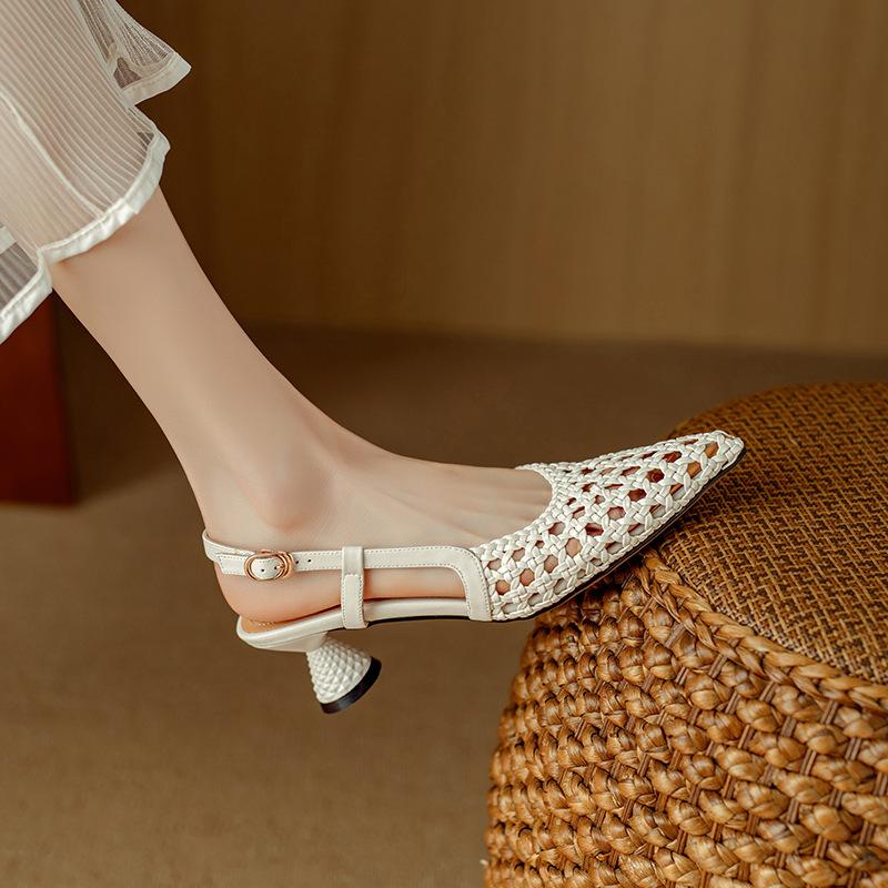 Französische spitze hohle gewebte dicke Ferse leere einzelne Schuhe mit flachem Ausschnitt elegantes Temperament High Heels Mode Sandalen