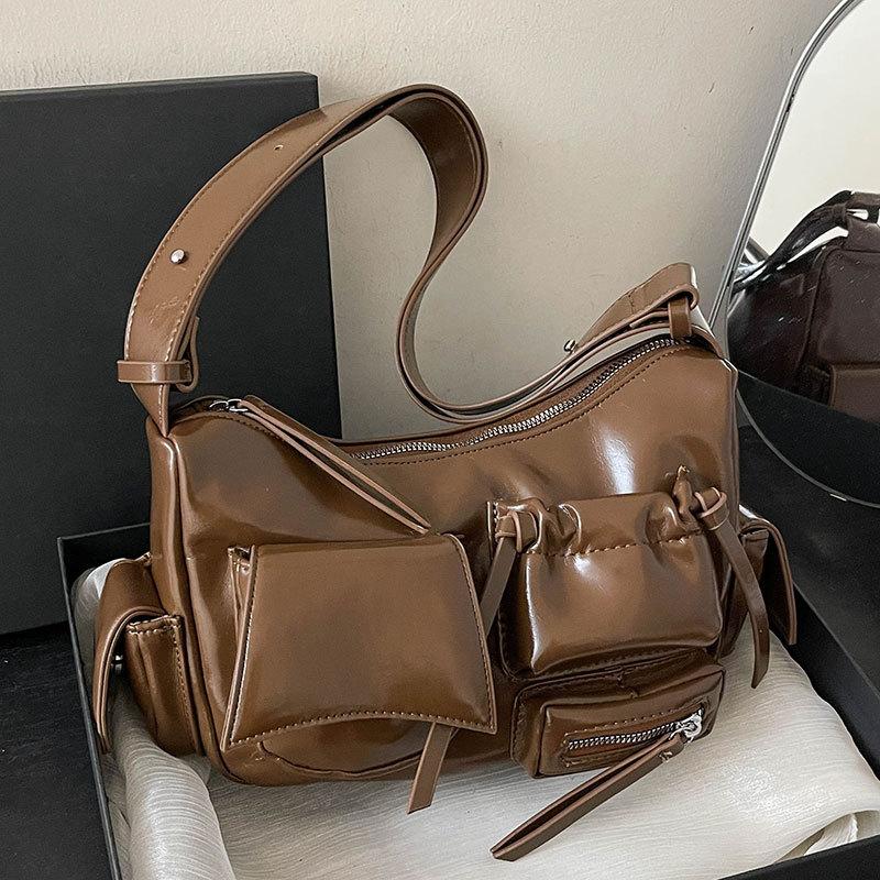 Retro personalized locomotive style casual messenger bag bag fashion niche high-end texture retro oil wax pitot women's bag