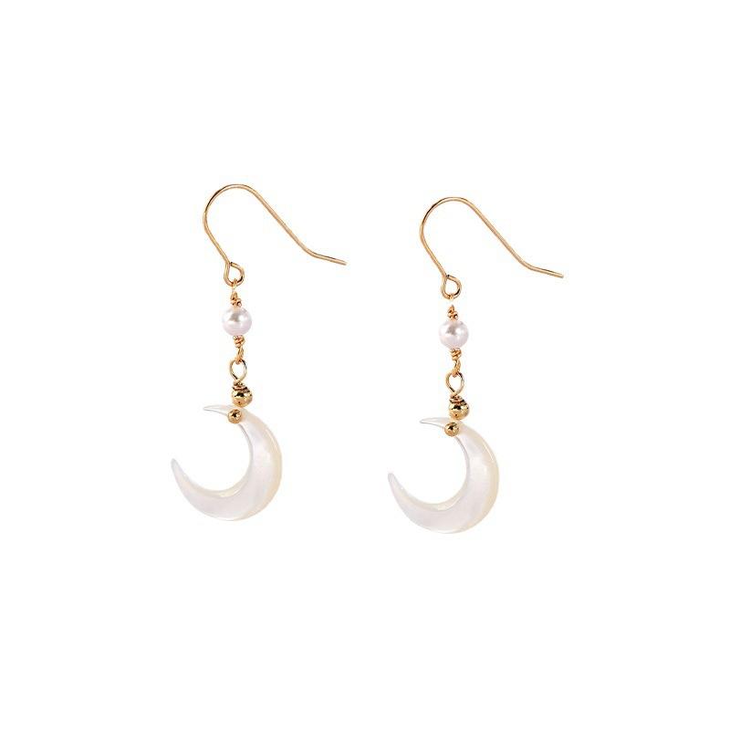 Fairy-style crescent mother-of-pearl earrings for women, natural pearl earrings, vintage charm, ultra-fairy ear accessories, new model