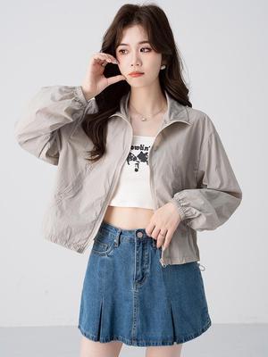 Women's Summer Lightweight Lapel Sunscreen Jacket: Short, Breathable, and Casual Sun Protection Top.