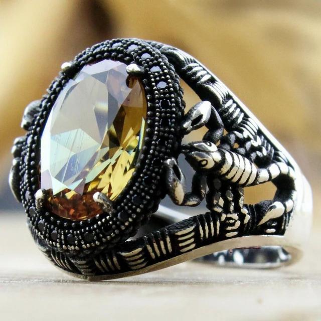 New Inlaid Emerald Men's Luxury Ring Personality Retro Domineering Personality Ring To Attend The Banquet Party Jewelry