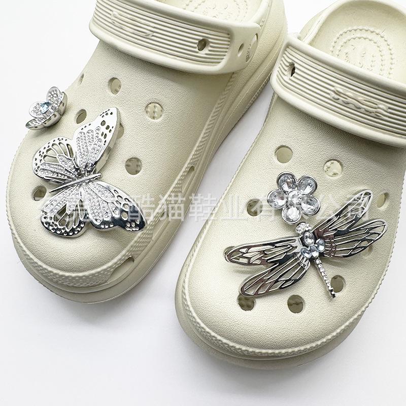 Schmetterlings-Metall-Schuhschnalle: Silberne Gartenschuh-Dekoration mit Wolken- und Blumenmotiven