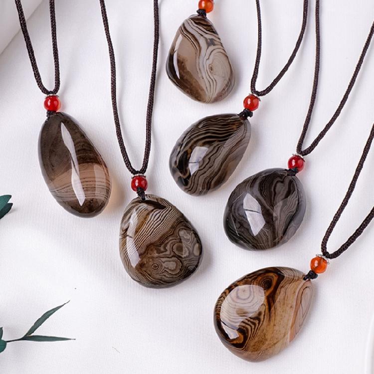 Stylish Women's Necklace Featuring Natural Agate With Unique Designs Shape and Comfortable Fit for Various Event