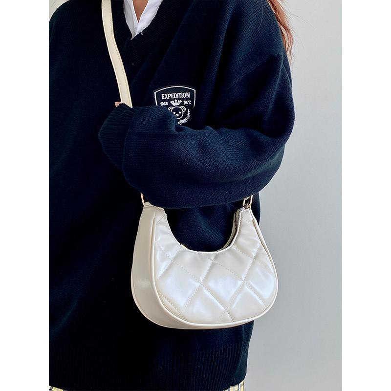 Ielgy Autumn Winter Korean Version Exquisite Embroidery Thread Crescent Underarm Bag