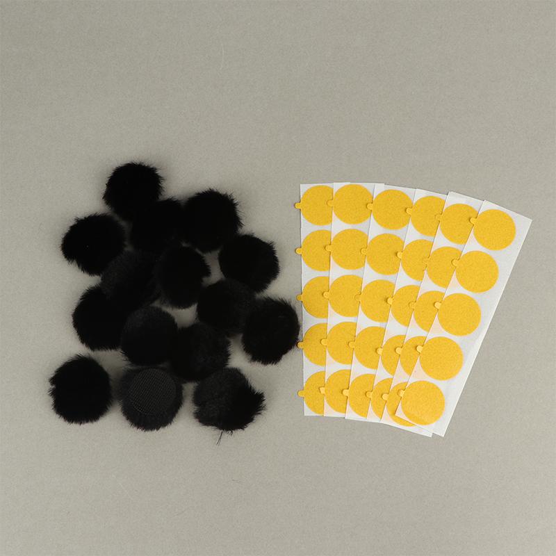 1Set Reusable Furry Soft Covers With Sticker That Provide A Shield Against The Wind For Lavalier Mics
