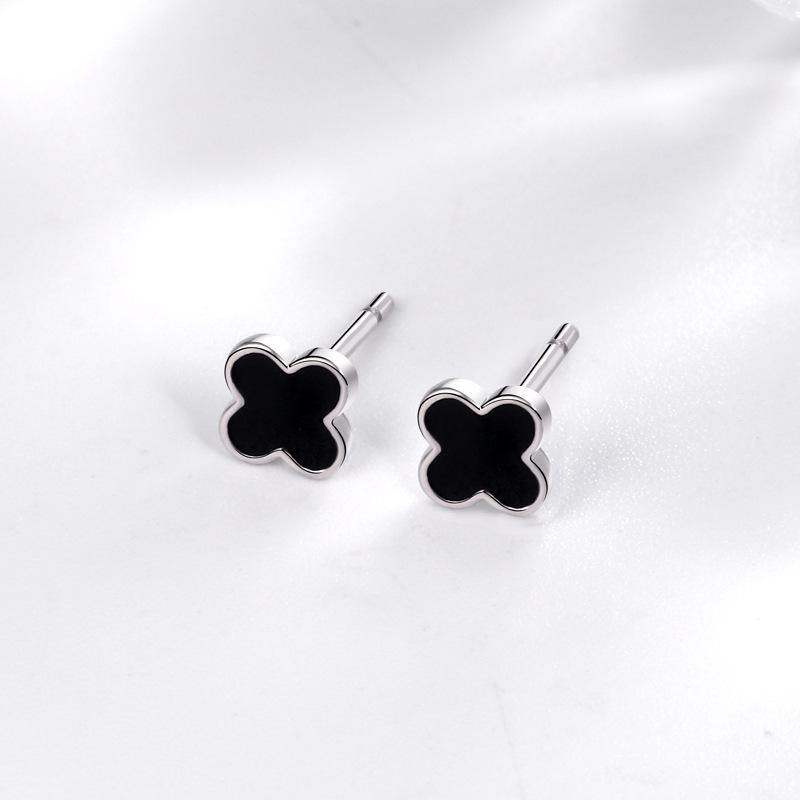 Clover Enamel Stud Earrings: Women's Korean Cold Style Small Flower Mori Student Fashion