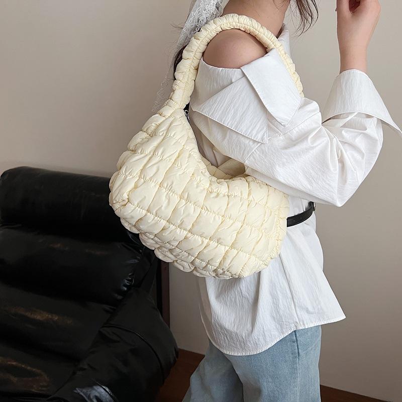 2025 new pleated rhombus casual portable underarm bag women's fashion versatile casual large-capacity shoulder messenger bag