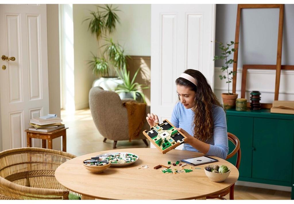 LEGO конструктор Конструктор Icons – Сад с фонтаном (10359)