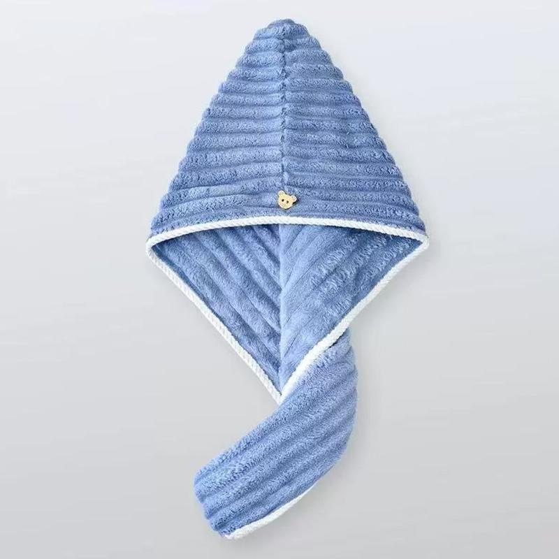 

Кораловий оксамитовий абсорбуючий рушник для сухого волосся. Салон краси. Перукарня