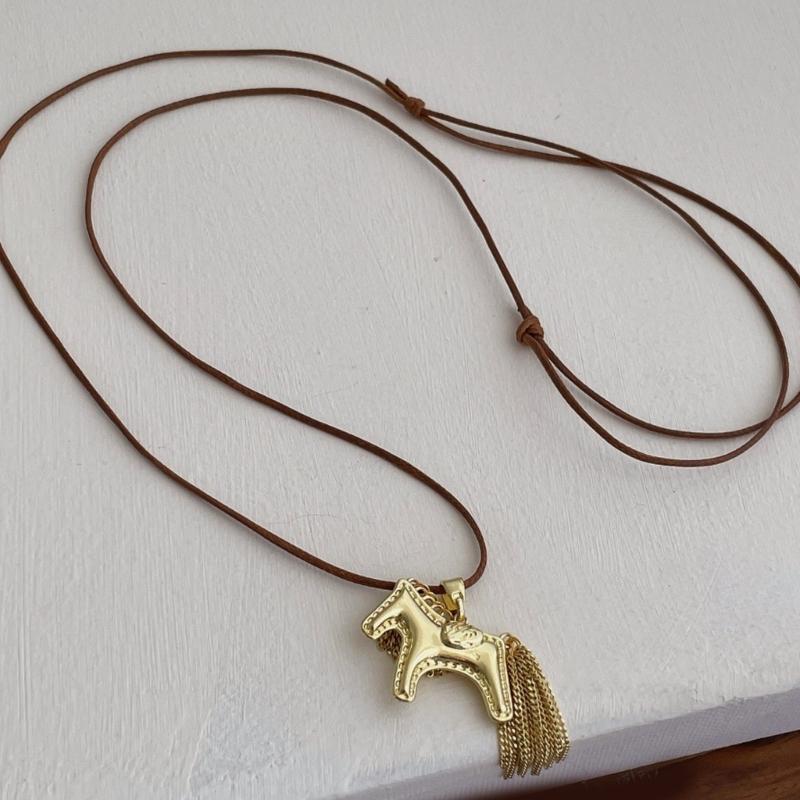 Adjustable Drawstring Tassels Necklace with Adorable Horse Charm Lightweight 8g Perfect for Parties and Dates