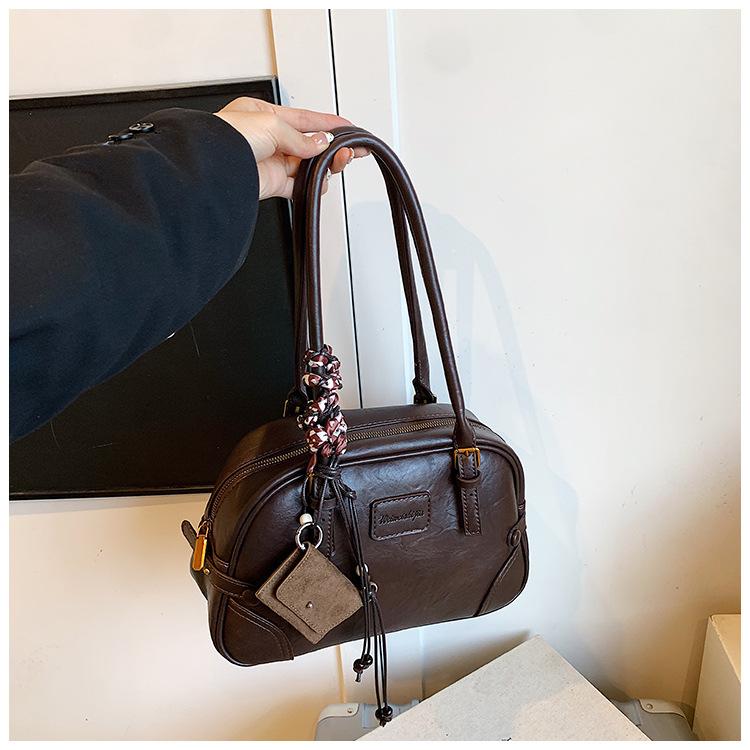 Suede handbag bag women's 2025 new trendy autumn and winter retro fashion shoulder bag commuter messenger pillow bag