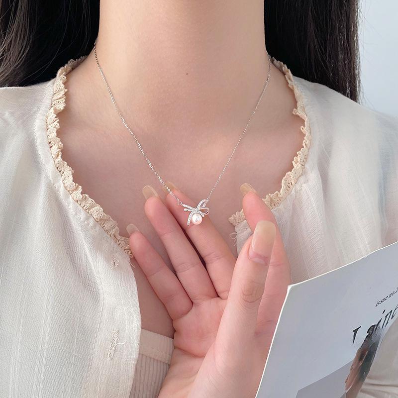 Collier de perles en forme de nœud papillon pour femme, léger, luxueux et de haute qualité, petit collier décoratif