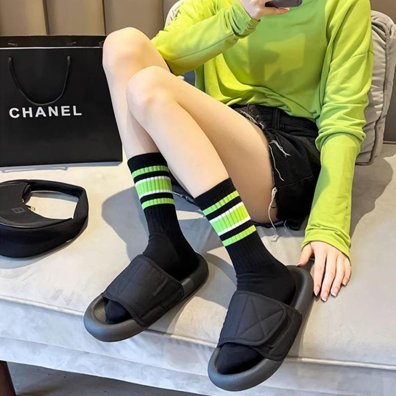 Damensocken mit mittelhohem Schaft und Streifen – trendiger koreanischer Stil für Frühling und Herbst, perfekt für Sport und Freizeit.