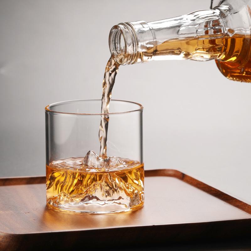Bicchiere da Vino per Whiskey, Bicchiere da Birra Trasparente per Feste Bar, Tazza da Caffè Multiuso, Bicchiere in Vetro Borosilicato ad Alta Resistenza Montagna Innevata