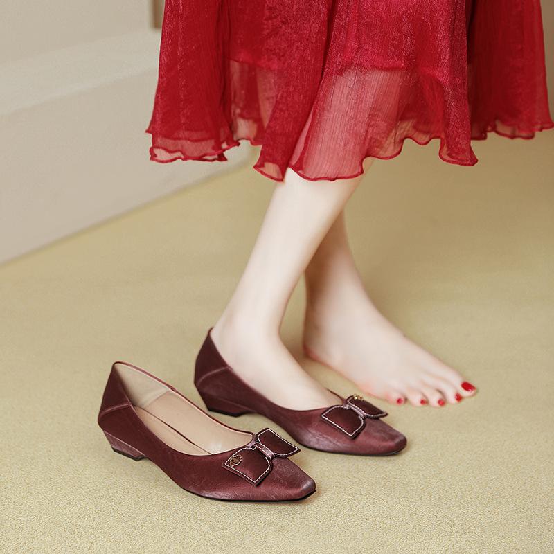 

Женские туфли-лодочки на низком каблуке, новая женская обувь из мягкой кожи с открытым верхом, красные туфли, не утомляют, туфли с квадратным носком и толстым каблуком 40 бордовый