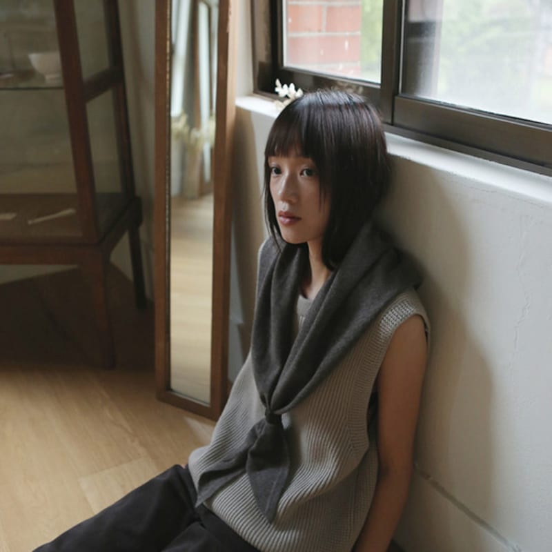 

YURT CASHMERE TRIANGLE MUFFLER [YA303]_3color BEIGE