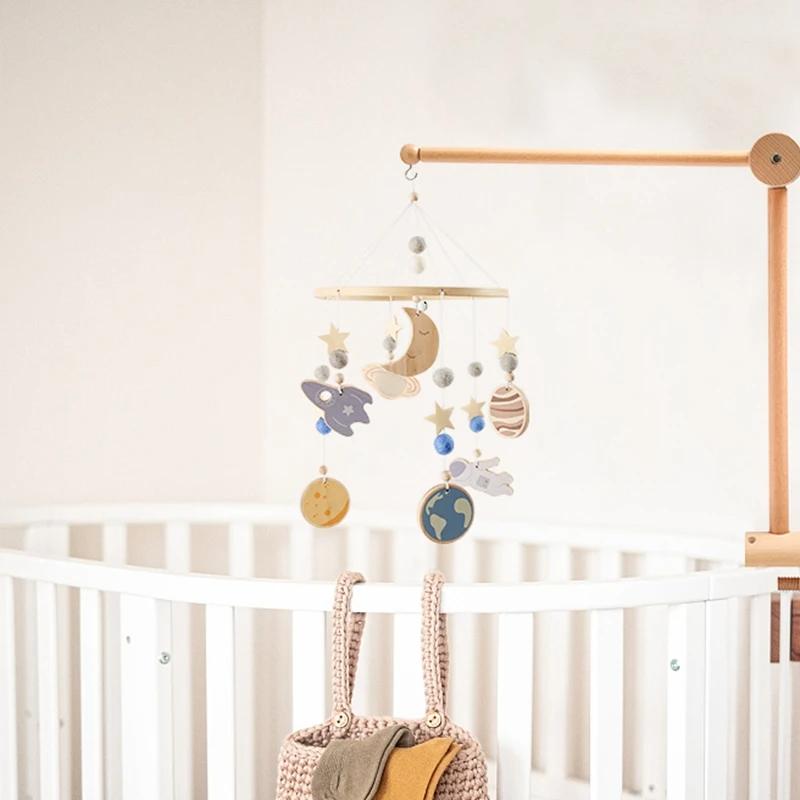 Krippenmobile Drehbare Spieluhr mit Liedern Motor Zubehör Anhänger Spielzeug 0 12 Monate Babybett Hängendes Glockenspiel Spielzeug Kinderzimmer spielt Holzmaserung