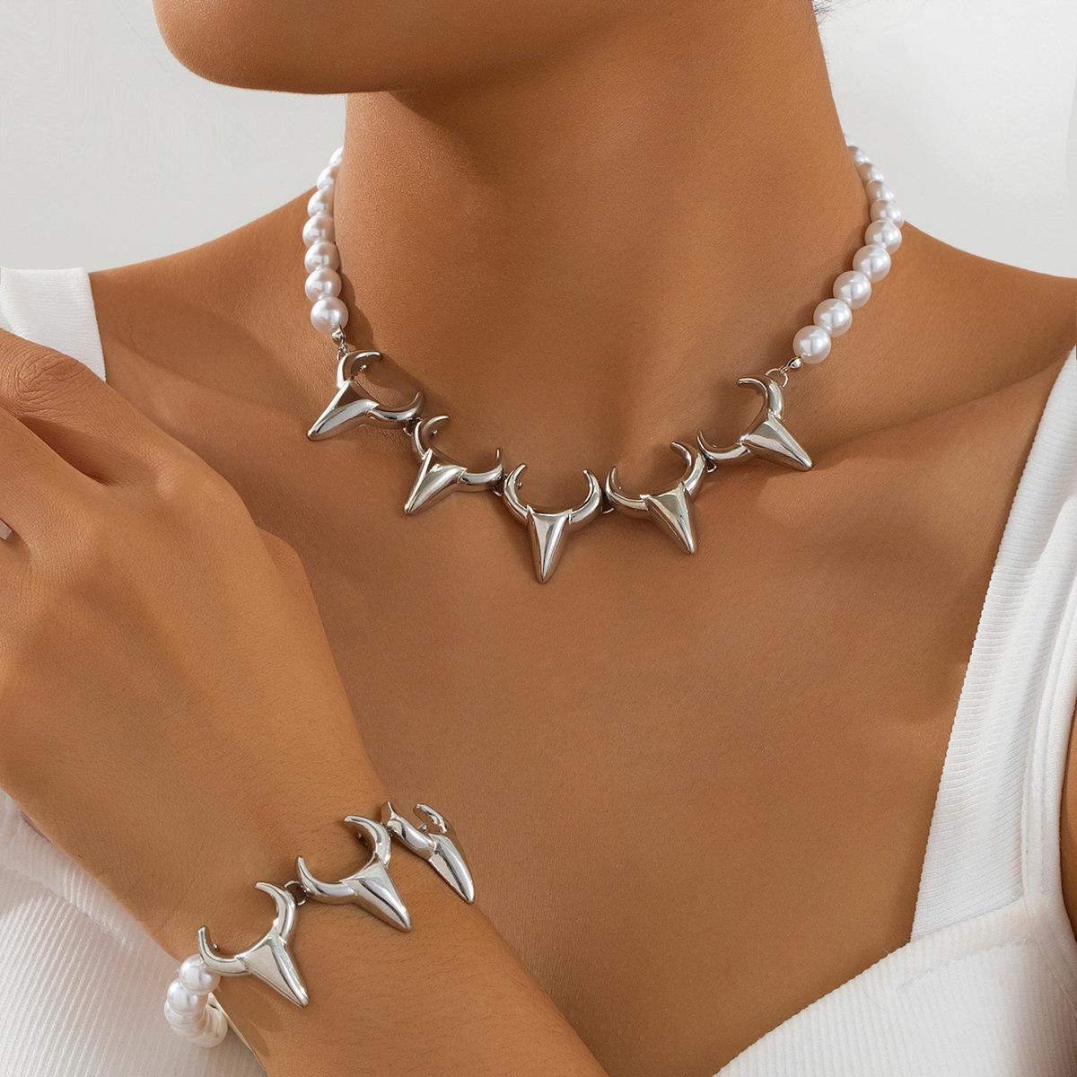 

Модные наборы женских украшений серебряный