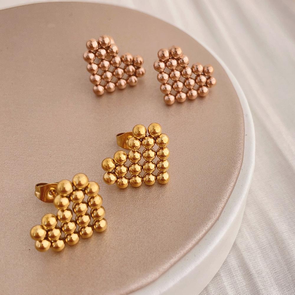 French personality trend niche peach heart stud earrings commuter versatile titanium steel earrings female niche