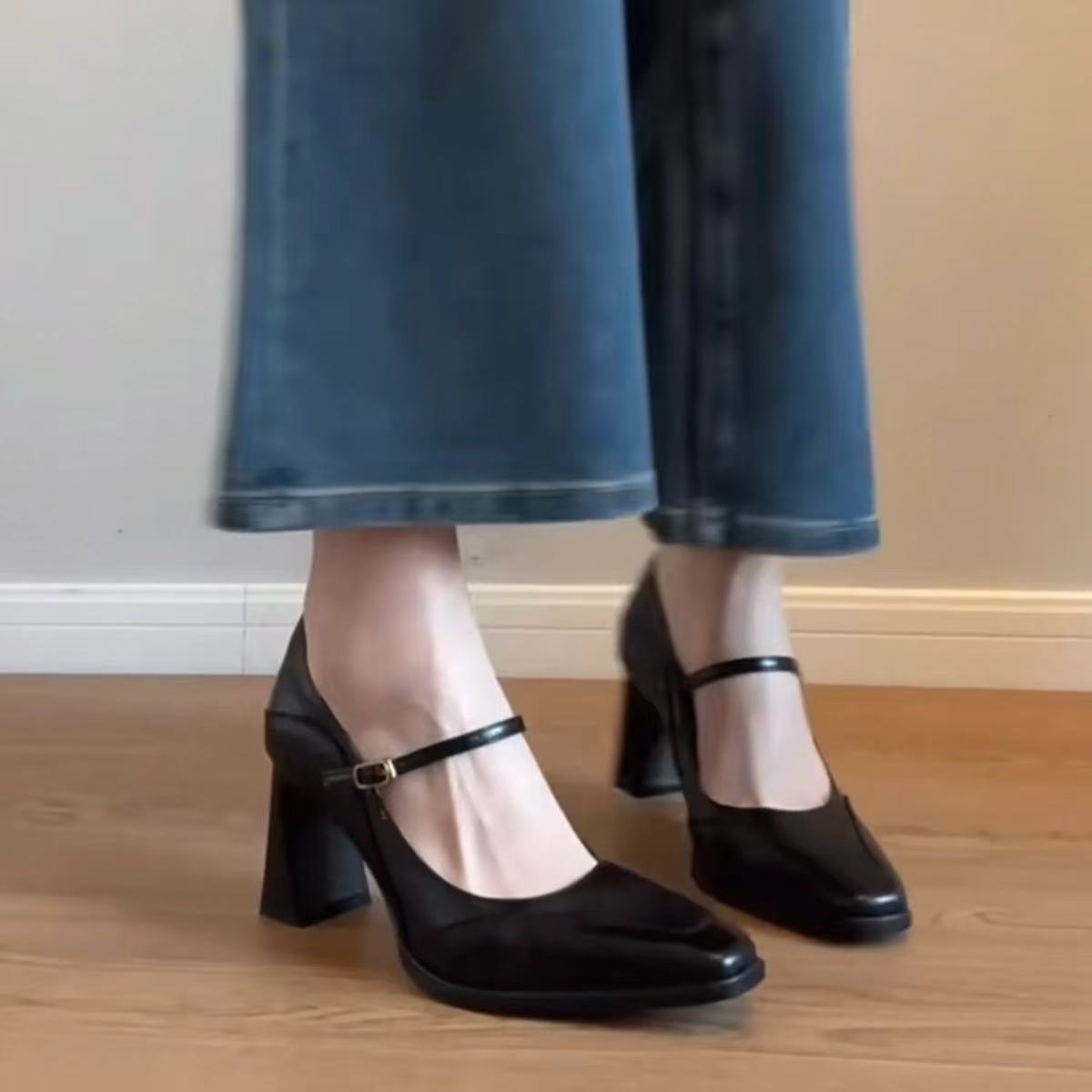 

Sheepskin shallow mouth single shoes women s fashion high-heeled Mary Jane shoes with small square head thick heel fashion shoes 40