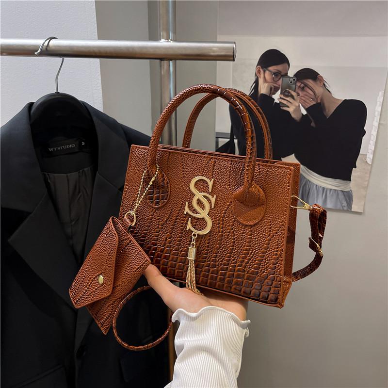 2025 summer trend new women's bags fashionable foreign style shoulder messenger high value versatile commuter handbag bag