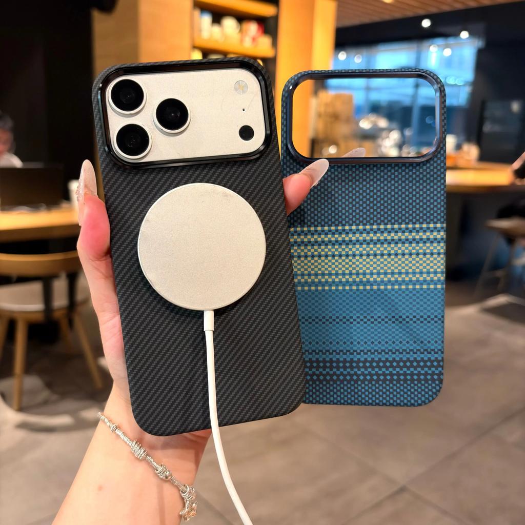 Luxus Business Kohlefaser-Muster Legierung Linse Hartes Handygehäuse für IPhone 18 Pro Max 17 Pro Max Magnetisches Kabelloses Laden Stoßfester Schutzbezug