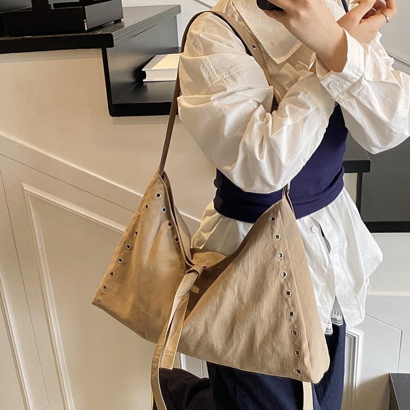 Foreign Order Niche Punk Style Fashion Rivet Bag Women 2025 Tote Bag Large Capacity Lightweight Shopping Bag