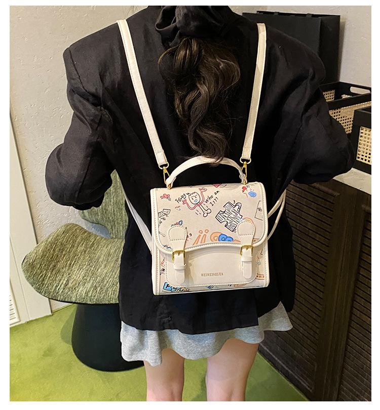 Backpack Women's Fashion Niche Design Korean Version Leisure Student Class School Bag Graffiti Trend Lightweight Travel Backpack