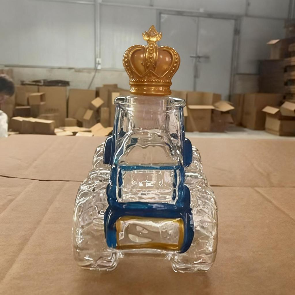 Tractor Shape Glass Decanter, Empty Whiskey Bottle for Wine Vodka, Unique Gift for Men Dad Farmers, Birthday Christmas Party