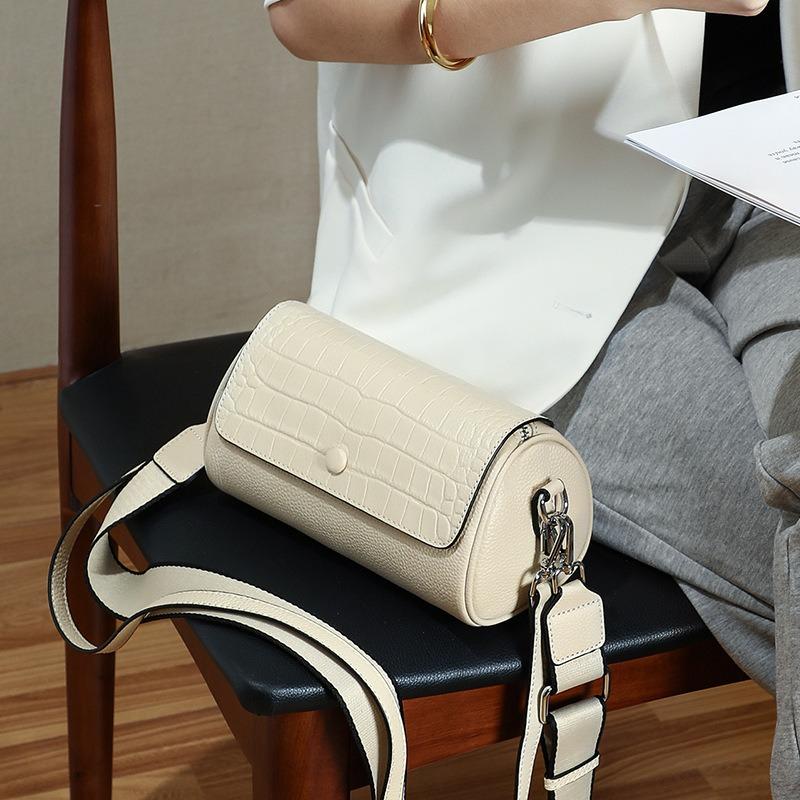 Bags women's autumn and winter new women's bags messenger bags leather small bags fashion versatile niche shoulder bags tide