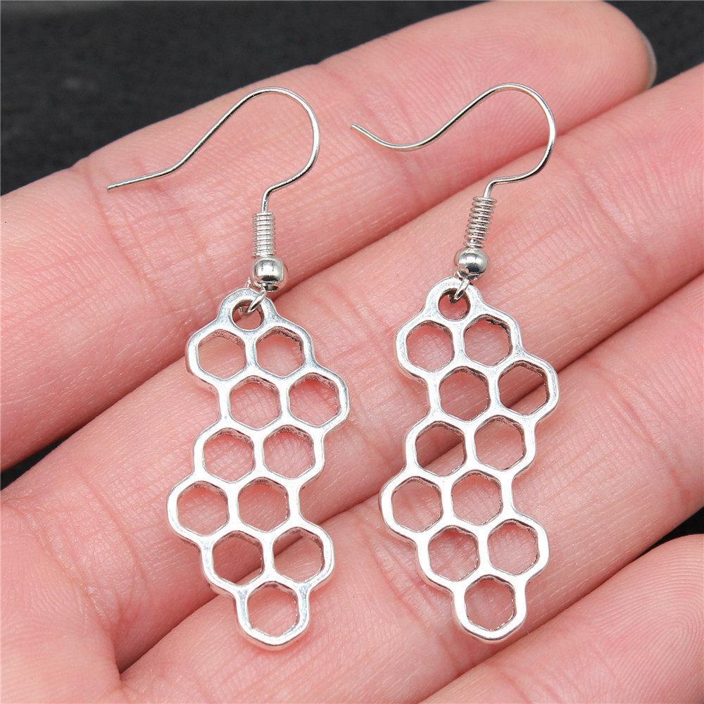 Hängeohrring Biene Wabe Minimalistische Schmuckkomponenten Ohrringgröße 18x19mm QE004