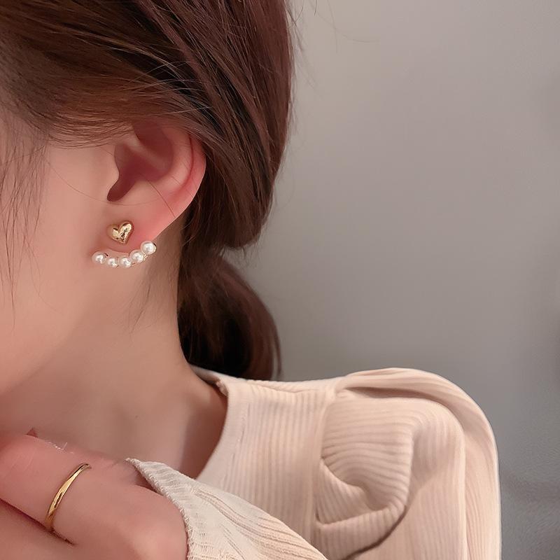 Light Luxury Imitation Pearl Simple and Elegant Heart-shaped Pearl Stud Earrings for Girls High-end and Sweet Trendy Ear Jewelry