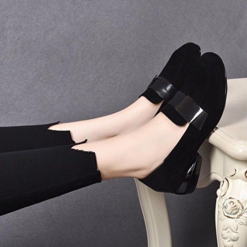 Low-heeled Round Head Buckle Casual Single Shoes Women's New Autumn Black Light Mouth Temperament Thick-heeled Commuter Shoes