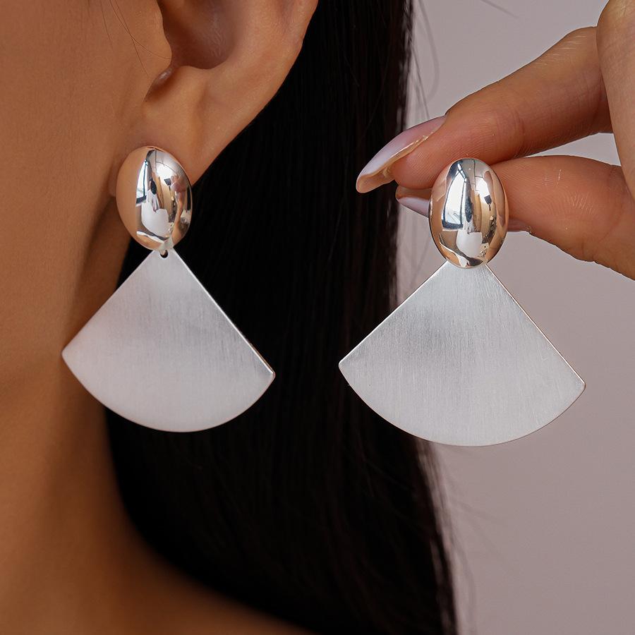 Schwerindustrie Metalllüfter Geometrische Stahlnadel Ohrringe Mode Pendler Temperament Nischenohrringe