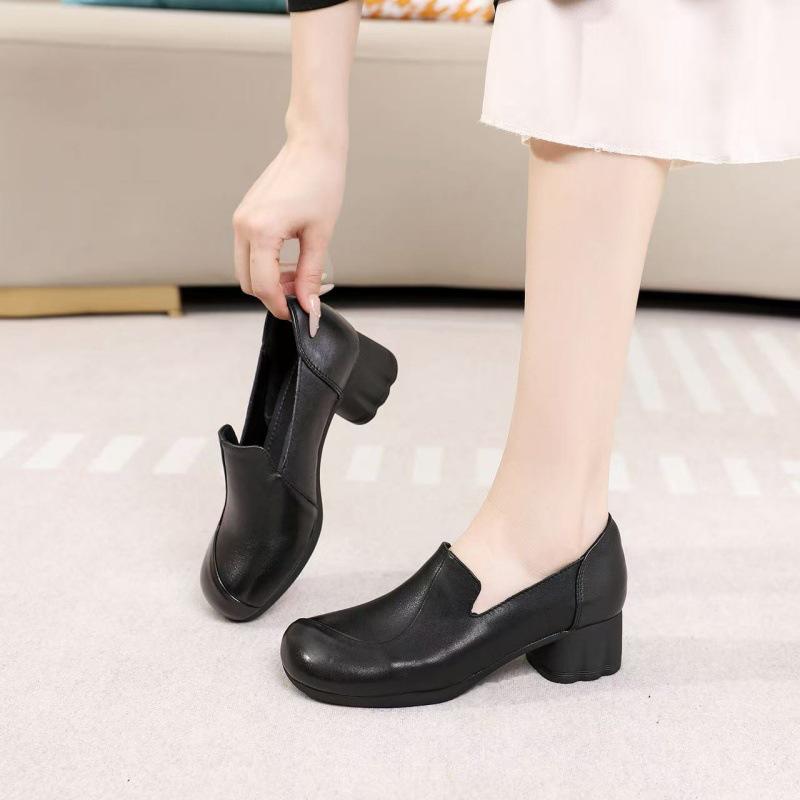 

2025 Цветной блок Массивный каблук Кожаные слипоны Этнический стиль Туфли для мамы, Средний каблук Квадратный носок. 40 чёрный