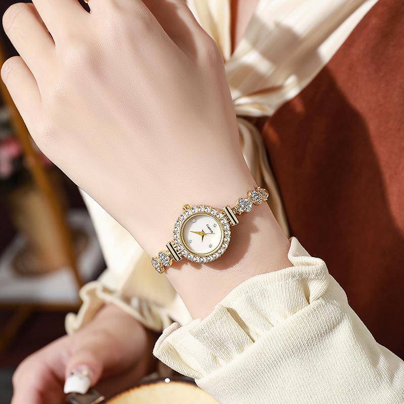 Luxury Women's Watches Simple Quartz Wristwatches Small Dial Watches Bracelet Ladies Watch Gift Clock
