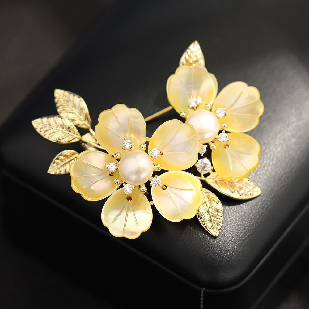 

Light Luxury Natural Yellow Fritillary Freshwater Pearl Flower Brooch High Sense Elegant Atmosphere Autumn And Winter Coat Clothing Accessories
