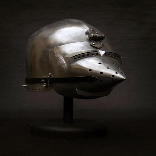 Medieval Pigface Bascinet Helmet with Aventail  Knight Hounskull Helmet