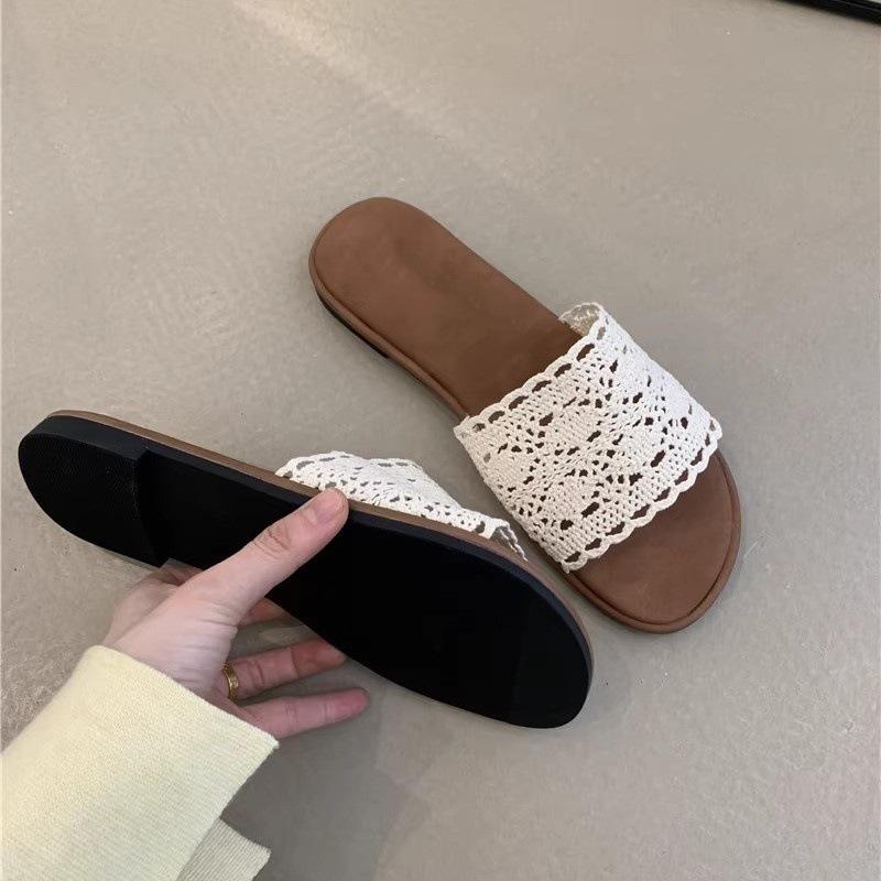 Flat cool slippers 2025 summer French gentle fairy vacation beach word Roman sandals