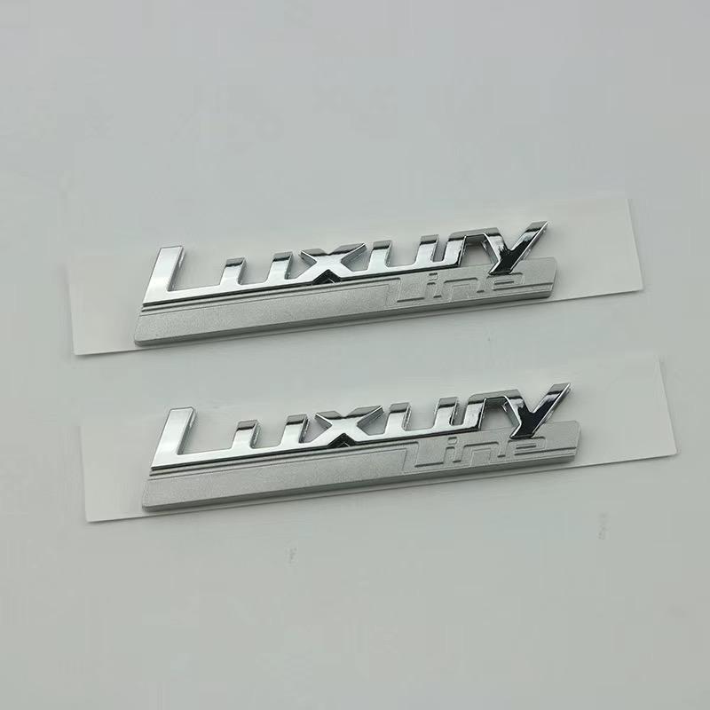 Nuova linea di lusso Linea sportiva Emblema parafango per BMW 730 740 750 750Li Logo laterale Car Styling Refitting Aggiornamento Adesivo cromato opaco
