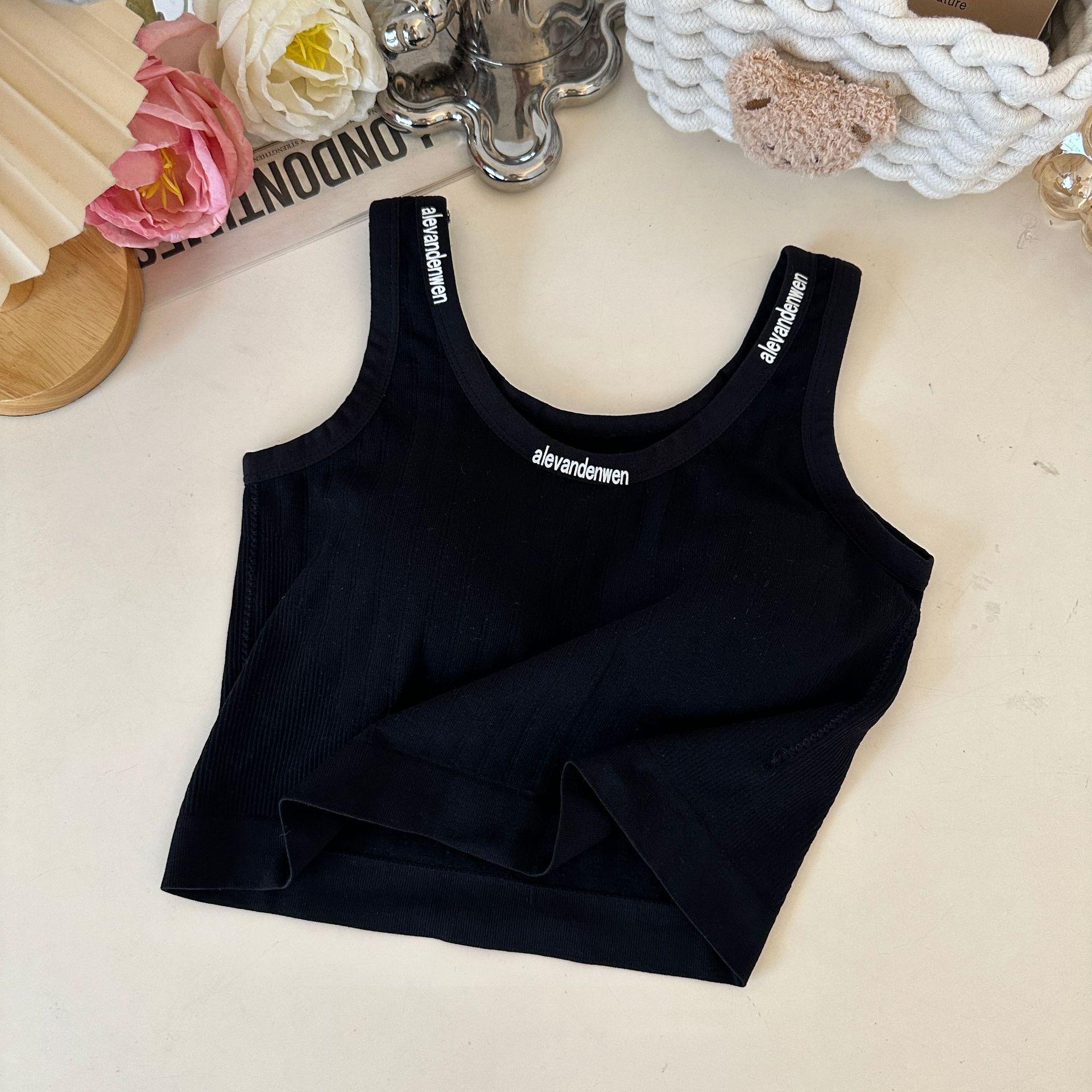 Женский бесшовный топ для йоги: Удобный встроенный бюстгальтер, Красивая спина, Широкие лямки One Size чёрный