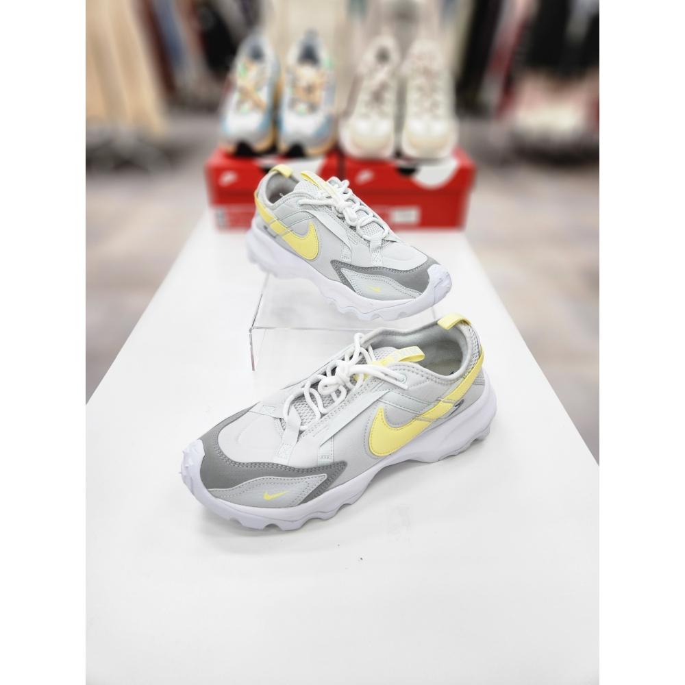 

Женские беговые кроссовки большого размера Nike TC 7900 FJ5469 025