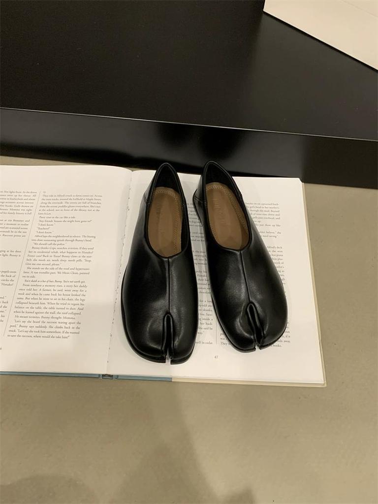 Design Sense Niche Pig's Trotters Split-toe Shoes Soft-soled Single Shoes Women's Shoes Half-drag Autumn and Winter Flat Loafers Doudou Shoes