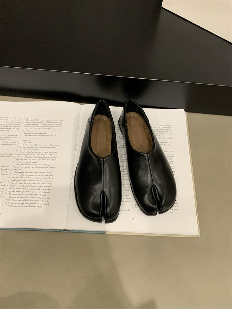 

Design sense niche pig s trotters split-toe shoes soft-soled single shoes women s shoes half-drag autumn and winter flat loafers Doudou shoes 39